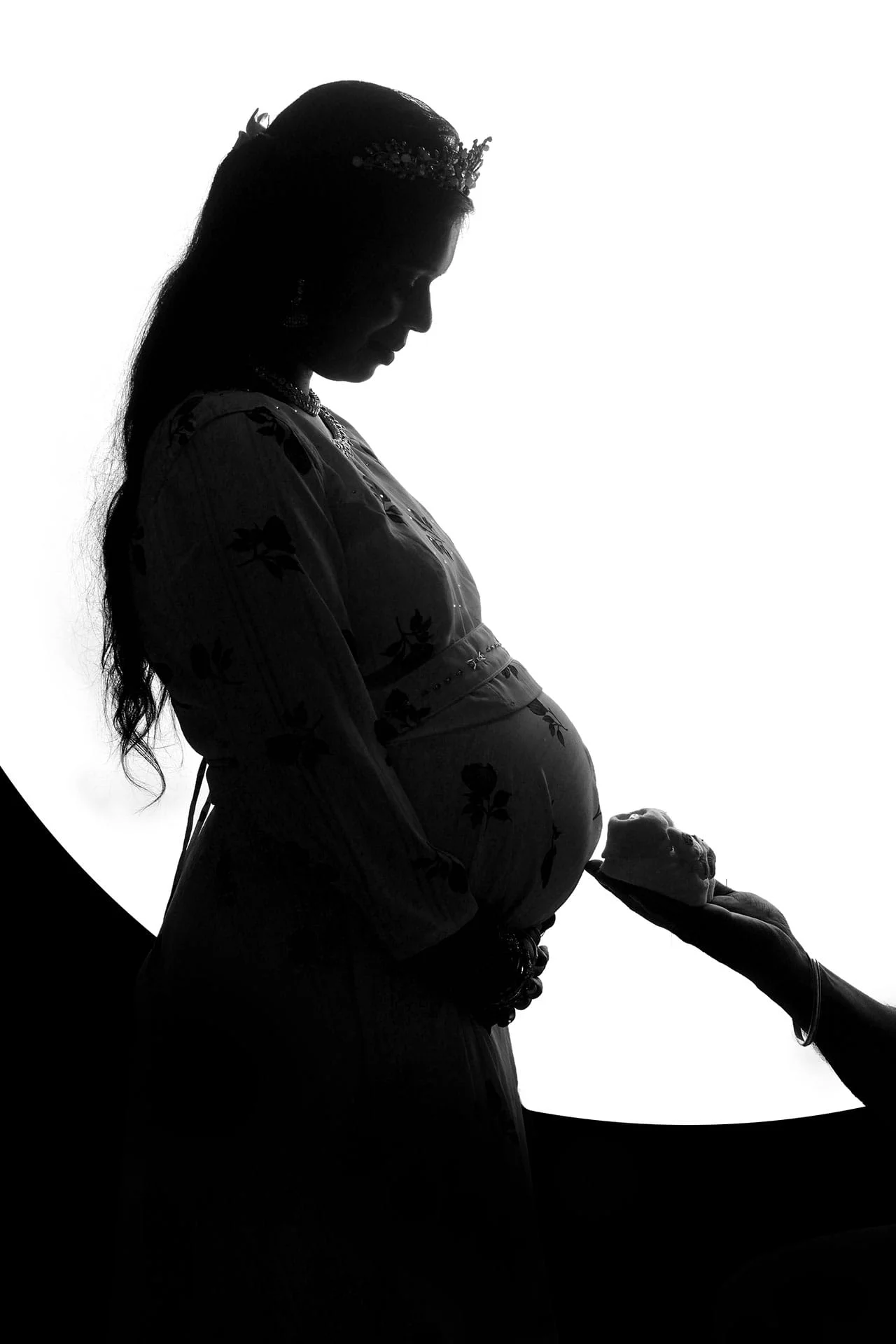 creative silhouette shots maternity