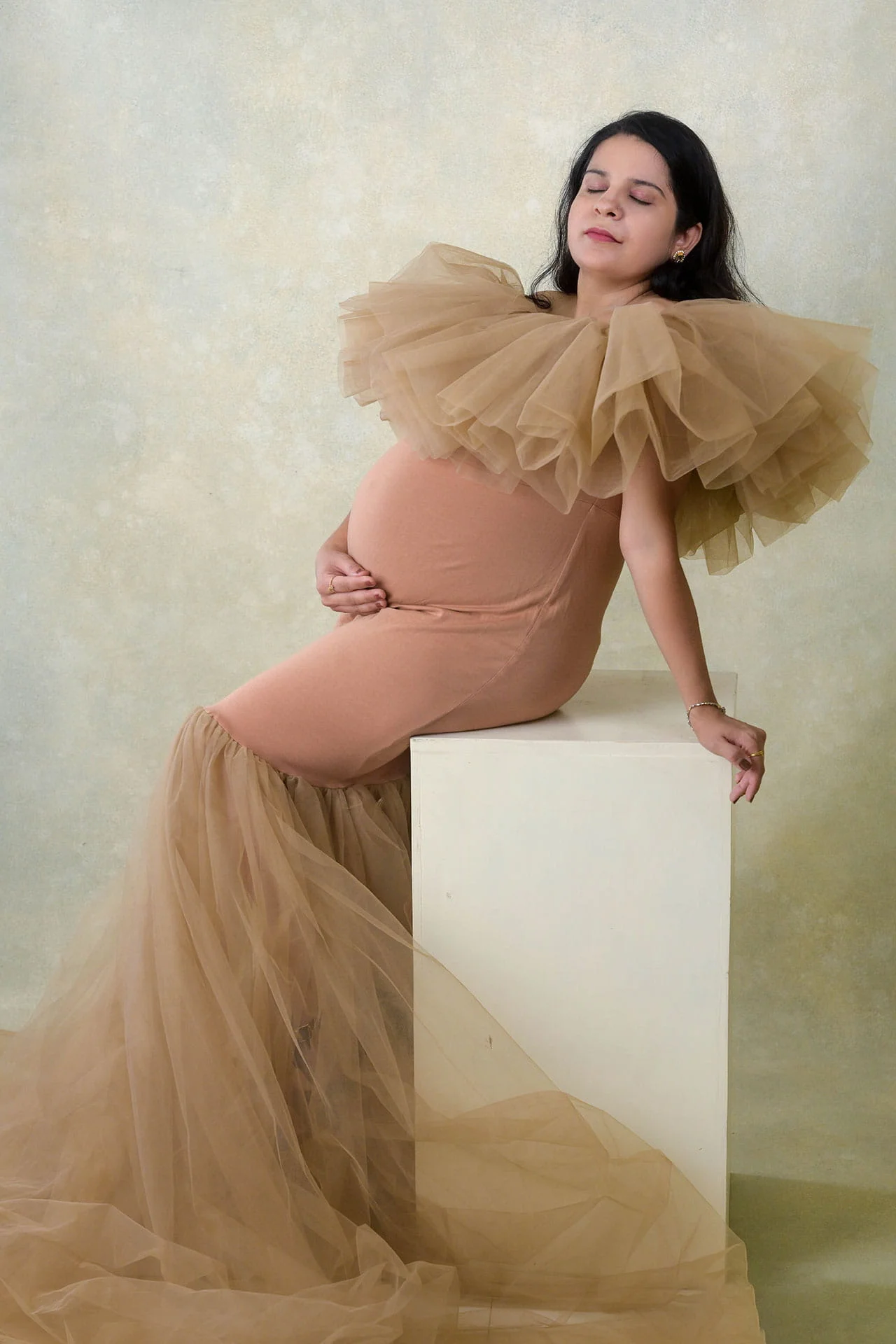 creative maternity photography