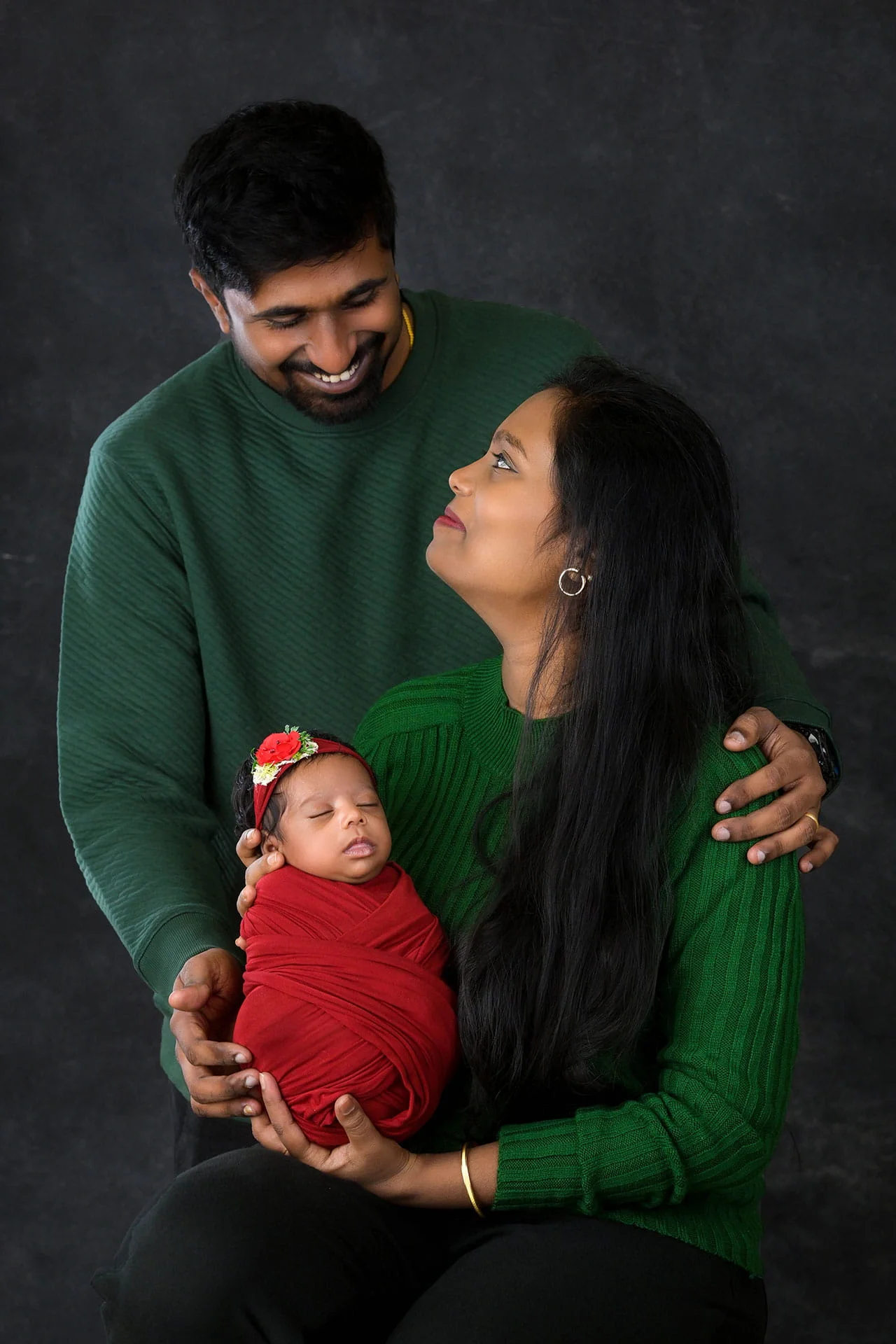 newborn family photoshoot in black background