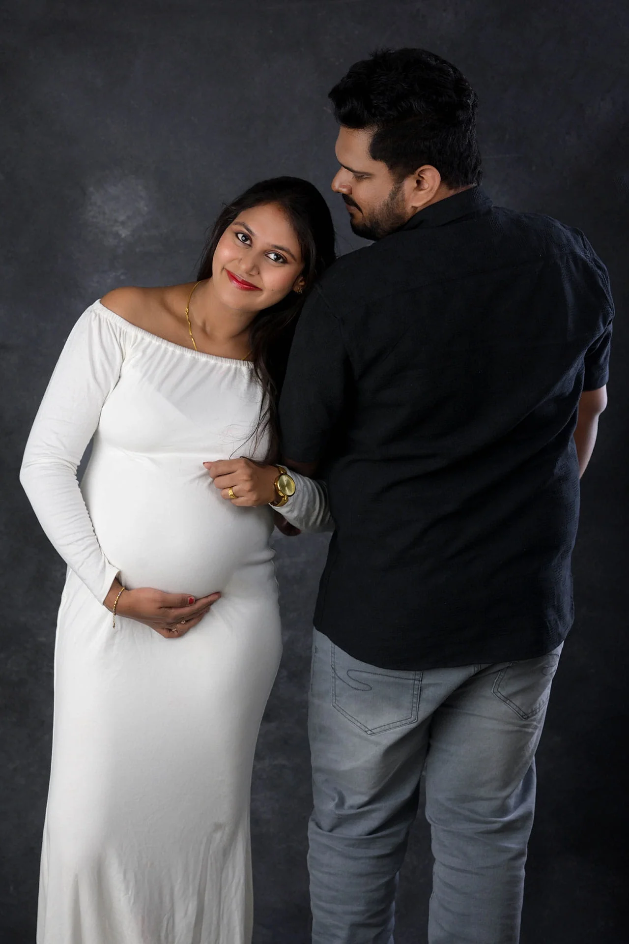 mom-to-be photoshoot with husband