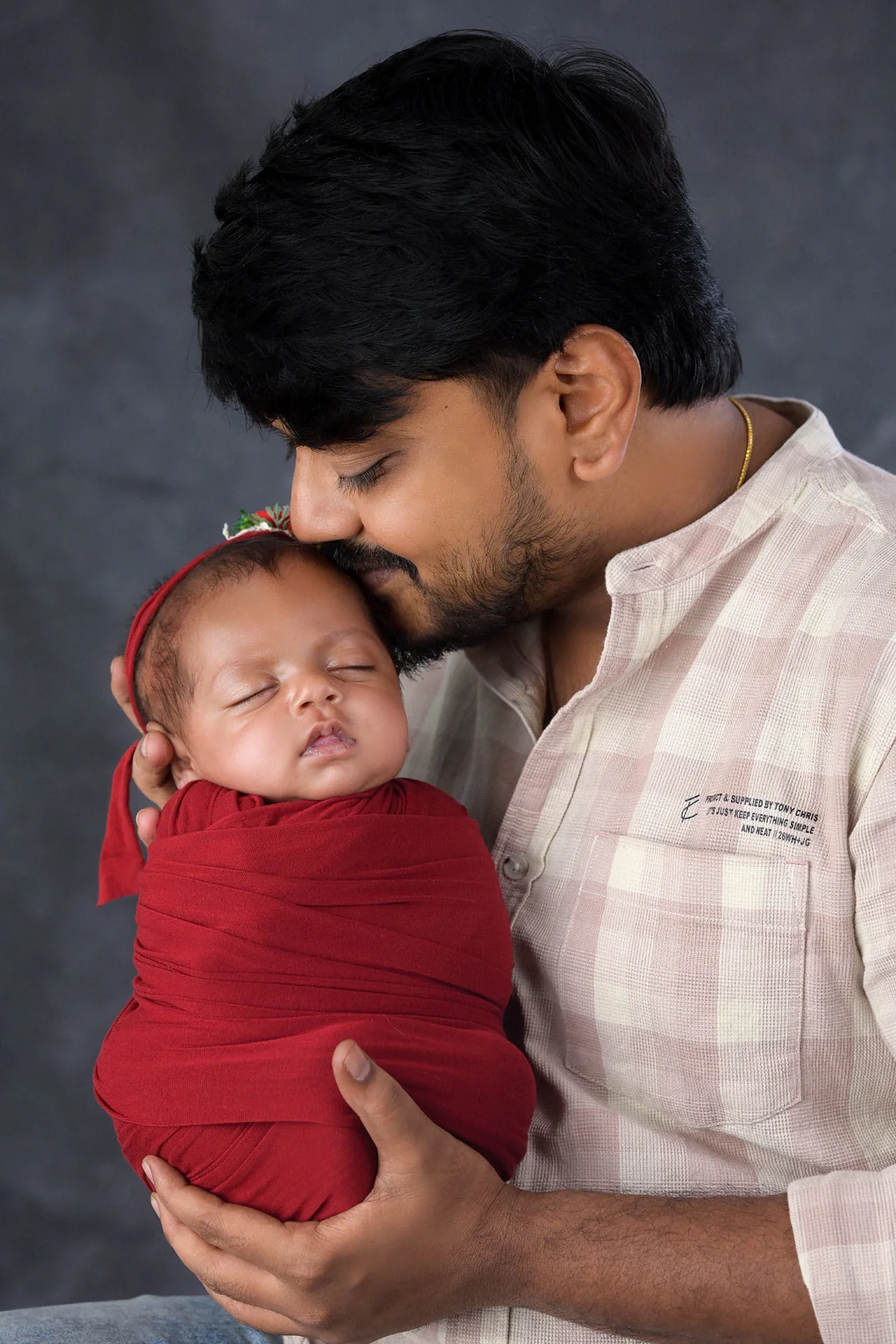 dad and newborn portrait