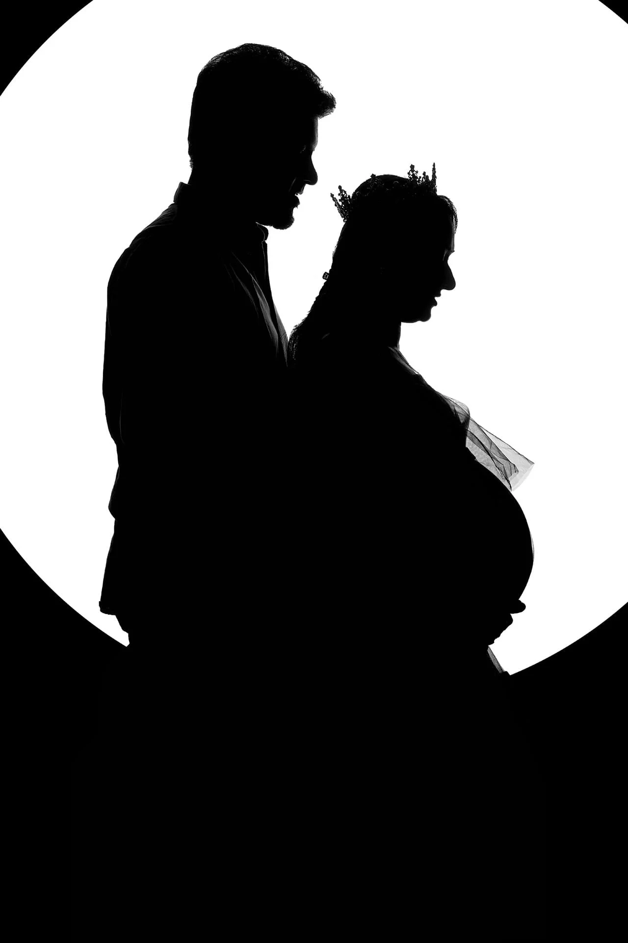black and white maternity photos